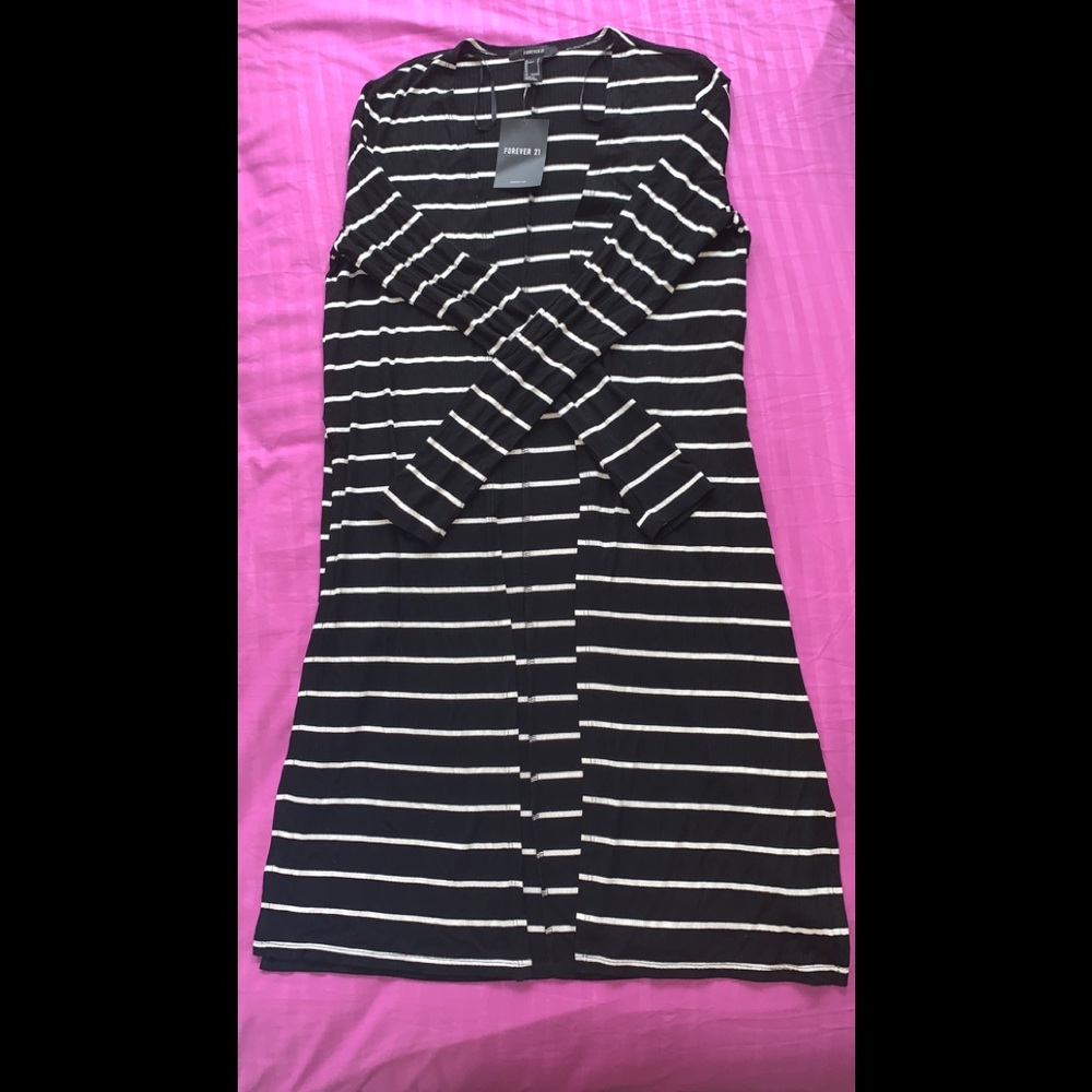 🌸2/$25🌸 Forever 21 Striped Cardigan With Slits💕